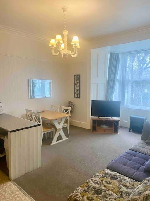 Bright 2 Bedroom Apartment Near Seafront Central เพนแซนซ์ ภายนอก รูปภาพ