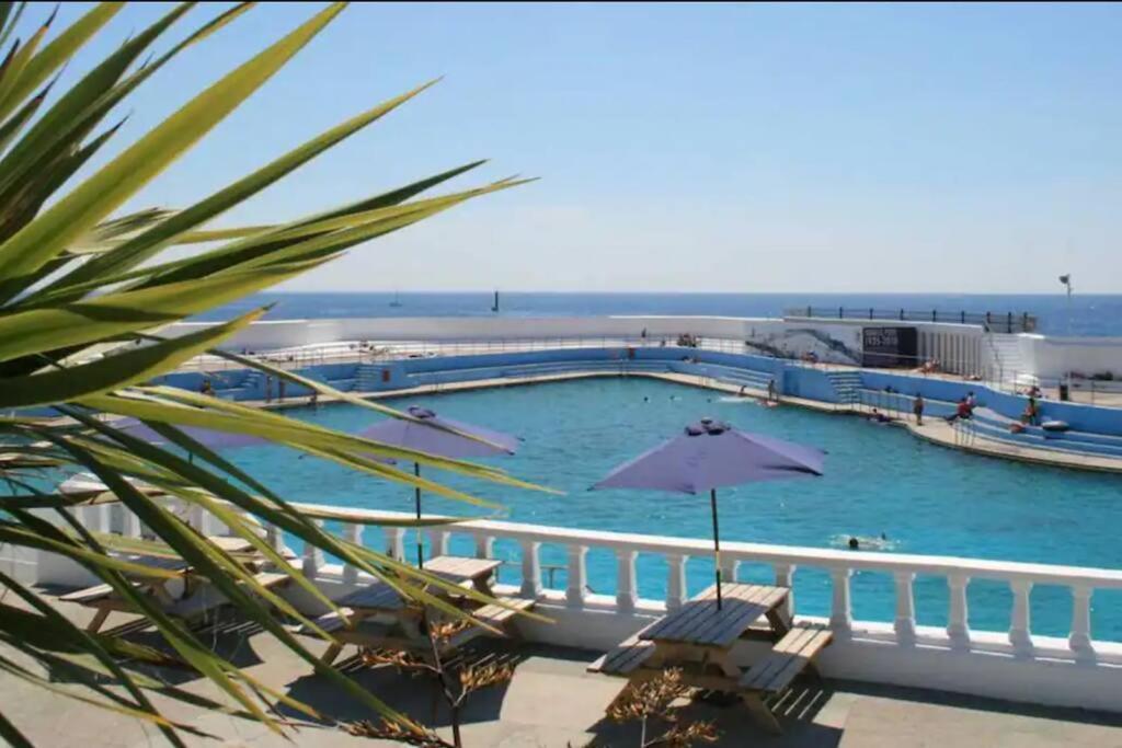 Bright 2 Bedroom Apartment Near Seafront Central เพนแซนซ์ ภายนอก รูปภาพ